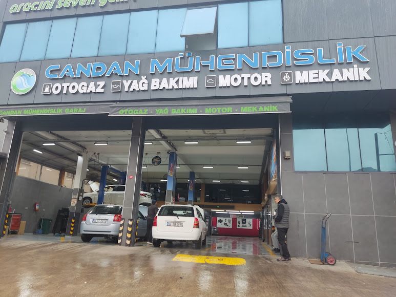 Ümraniye’deki Candan Mühendislik servis binası ve önündeki araçlar